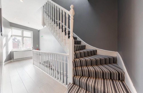 St. George's Apartamento | Boutique Modern Hotel Room For Two Near Tube And Bus Stations