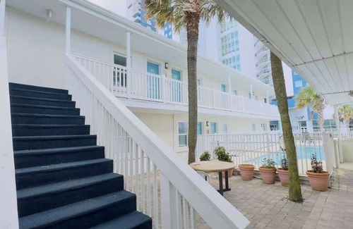 Downtown Myrtle Beach Apartamento | Boutique on the beach, Studio #125 + Pool