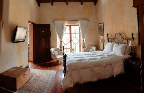 Antigua Guatemala Cama Y Desayuno | Boutique Poesia Stay, Pool in Antigua