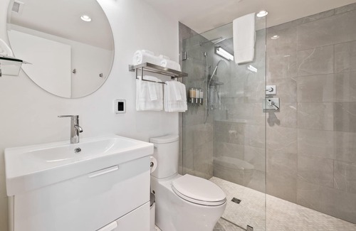 North Downtown Hotel | Boutique Room steps from Downtown Mall | Rose Jean - Room #3