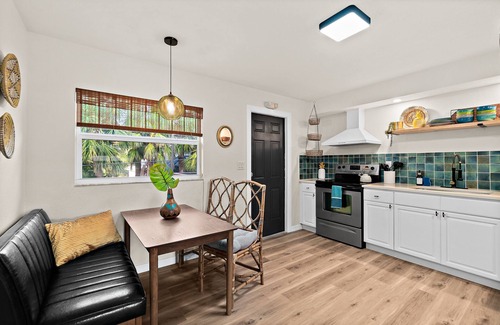 Indian Harbour Beach Apartamento | Boutique style Apt/Walk to Beach/Pet friendly