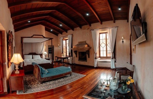 Antigua Guatemala Cama Y Desayuno | Boutique Sharazade Stay, Pool in Antigua