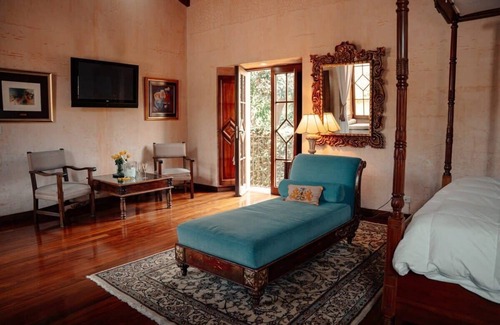 Antigua Guatemala Cama Y Desayuno | Boutique Sharazade Stay, Pool in Antigua