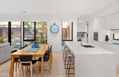 Murrumbeena Casa | BOUTIQUE STAYS - Sunnyside