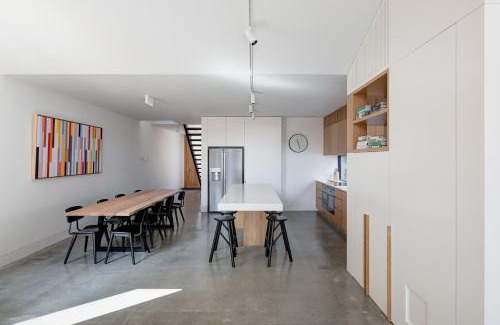 Abbotsford Casa | Boutique Stays - Woodfin House