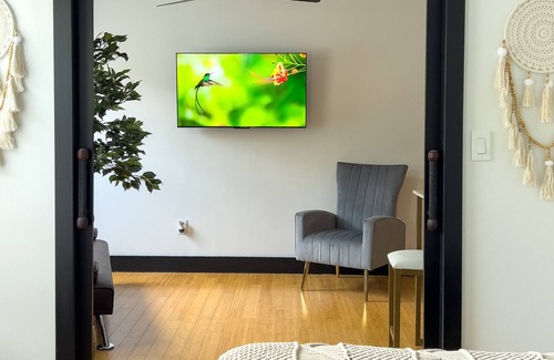 Englewood Apartamento | Boutique Studio Apartment on Grand Ave