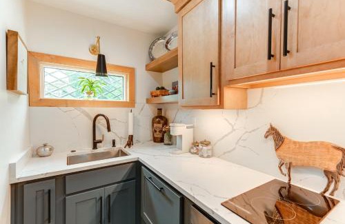 Franklin Apartamento | Boutique-Style Barn Stay 4 Mi to Franklin Main St