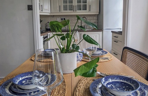 St. Mary's Park Casa | Boutique Victorian Flat | Battersea Park | 2 Bedroom