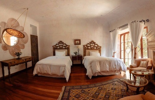 Antigua Guatemala Cama Y Desayuno | Boutique Zahar Stay, Pool in Antigua