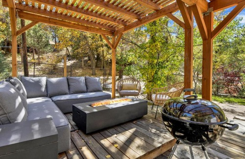 Upper Moonridge Chalet De Esquí | Bow Canyon Chalet by Big Bear Vacations Hot Tub Ultra Modern Resort Chalet Mins To Lifts