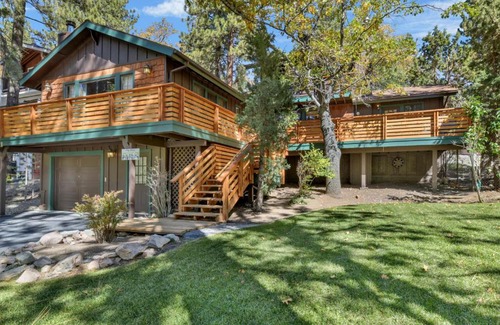 Upper Moonridge Chalet De Esquí | Bow Canyon Chalet by Big Bear Vacations Hot Tub Ultra Modern Resort Chalet Mins To Lifts