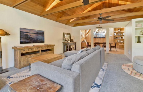 Upper Moonridge Chalet De Esquí | Bow Canyon Chalet by Big Bear Vacations Hot Tub Ultra Modern Resort Chalet Mins To Lifts