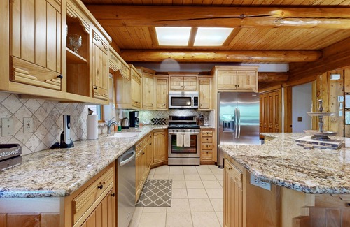 Upper Moonridge Cabina | Bow Canyon Oasis ~ Luxury Moonridge Log Home | Game Room & Loft