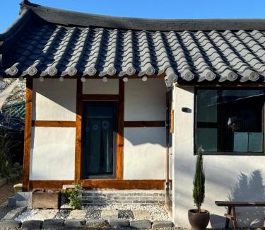 Gangneung Casa | Bow Hanok House