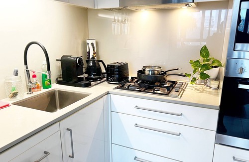 Bowen Hills Apartamento | Bowen hills convenience- doorstep to RNA / RBWH, pet friendly!