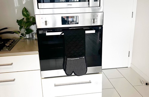 Bowen Hills Apartamento | Bowen hills convenience- doorstep to RNA / RBWH, pet friendly!