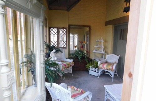 Keokuk Casa | Box Cottage