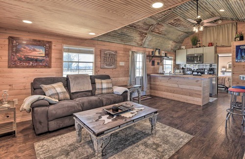 Wise County Cabina | Boyd Countryside Cabin w/ Patio & Farm Views