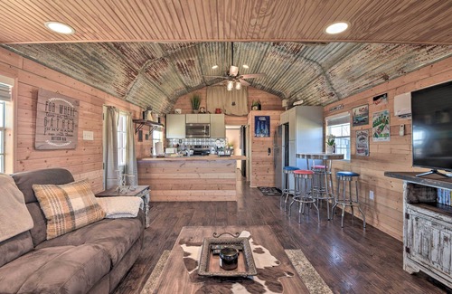 Wise County Cabina | Boyd Countryside Cabin w/ Patio & Farm Views
