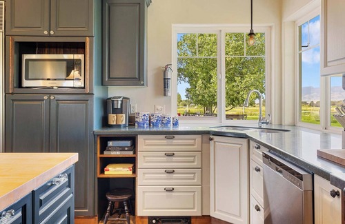 Bozeman Casa | Bozeman Farmstead - Country Side Stay & Mtn Views