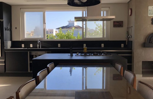 Laguna Villa | Casa 450m2 Cond. cerrado