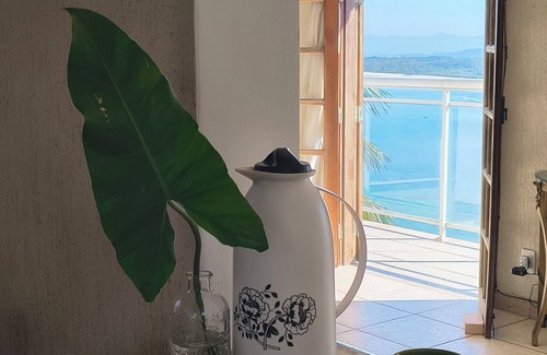 Barra de Guaratiba Casa | House with beautiful sea view, 5 minutes from the beach and trails of Barra de Guaratiba
