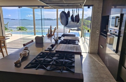 Albatroz Casa | AMAZING HOUSE WONDERFUL SEA VIEW 4 suites/8 people/gourmet/pool.
