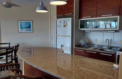 Cachoeira do Bom Jesus Apartamento | Season in Floripa! Modern and functional, one block from the beach