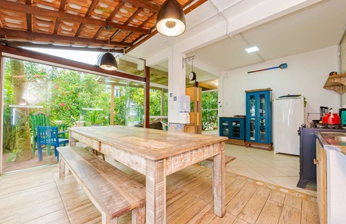 Praia da Armacao do Itapocoroi Casa | Casa Aconchegante em Penha, pé na Areia, com Piscina e Quintal Arborizado