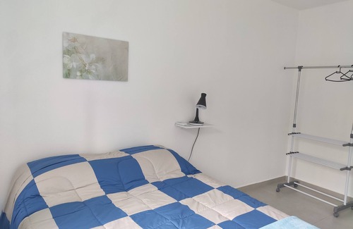 Praia da Armacao do Itapocoroi Apartamento | Ajuste completo con cocina en la hermosa playa central de Armação (ap 02)