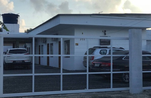 Praia da Armacao do Itapocoroi Casa | Hostal familiar cerca del mar y Beto Carreiro