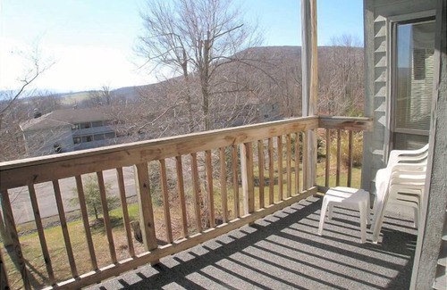 Davis Condominio | BR248-Pool! Close to all ski areas and Canaan Valley Attractions!