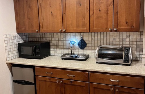 Alvadore Cabaña | Bracken Hill Guest House - Quiet country retreat near Eugene and wineries