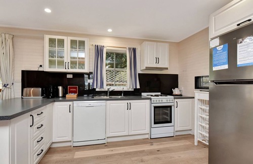 Rothbury Cabaña | Bracken Ridge Vineyard - The Entire Estate
