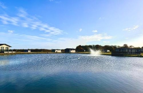 Louth Cabina | Brackenborough Lakes Resort