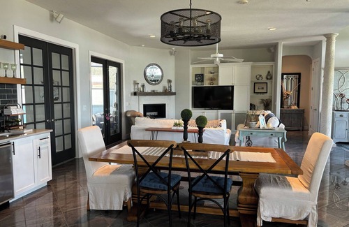 Bradenton Casa | Bradenton luxury waterfront 3-bedroom 3-bath home minutes from beaches.