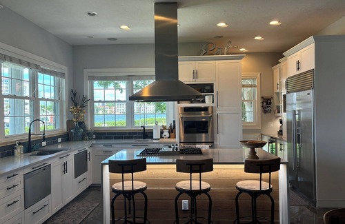 Bradenton Casa | Bradenton luxury waterfront 3-bedroom 3-bath home minutes from beaches.
