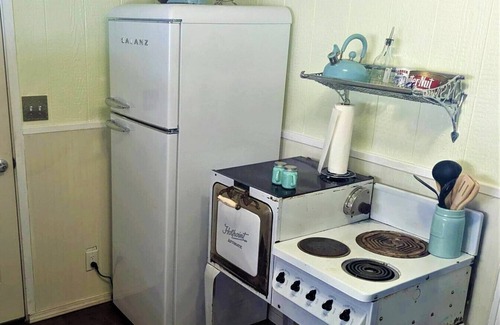 Westlake Cabina | Brakeman's Bay - Luxury Studio Vacation Rental - Wheelchair Accessible