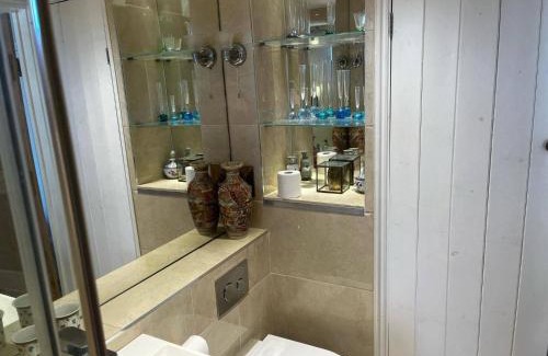 Turville Casa | Bramble Bank 'CartShed'-1 Bed Cottage-Sleeps 2