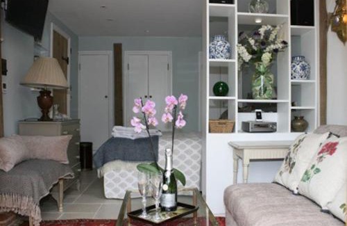 Turville Casa | Bramble Bank 'CartShed'-1 Bed Cottage-Sleeps 2