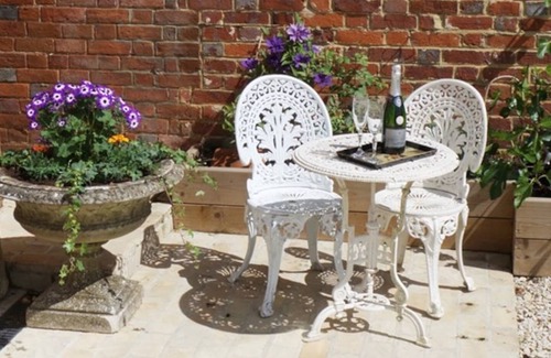 Turville Cabaña | Bramble Bank 'CartShed'-1 Bed Cottage-Sleeps 2