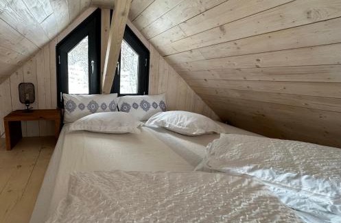 Zarnesti Chalet De Esquí | Bramble Tiny House