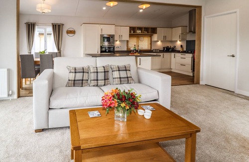Runswick Bay Cabaña | BRAMBLEWICK, pet friendly, with a garden in Staithes
