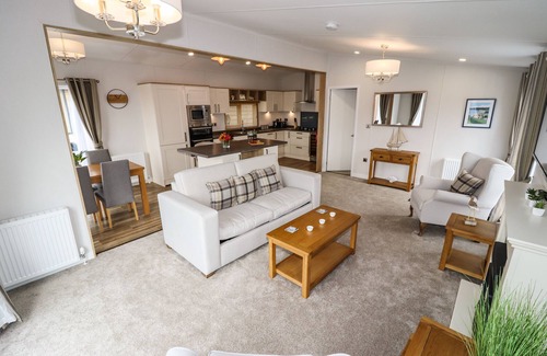Runswick Bay Cabaña | BRAMBLEWICK, pet friendly, with a garden in Staithes