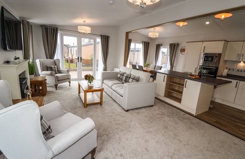 Runswick Bay Cabaña | BRAMBLEWICK, pet friendly, with a garden in Staithes