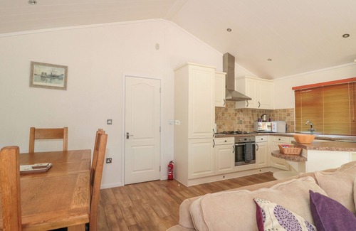 Puxton Cabaña | Bramley Lodge, HEWISH