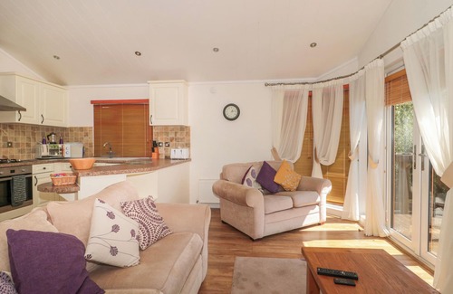 Puxton Cabaña | Bramley Lodge, HEWISH