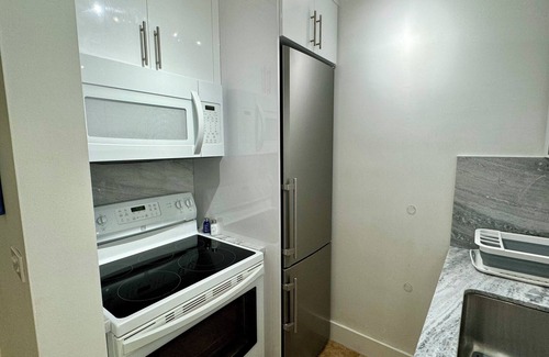 Key Biscayne Apartamento | Brand New! 1 Bdr, Pool & Beach