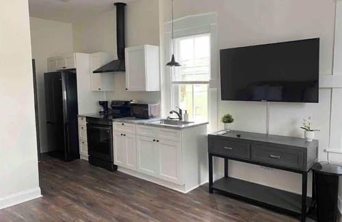 Lancaster Apartamento | Brand New 1 Bedroom Apt w/ Off Street Parking 4