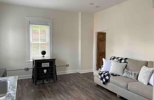 Lancaster Apartamento | Brand New 1 Bedroom Apt w/ Off Street Parking 4